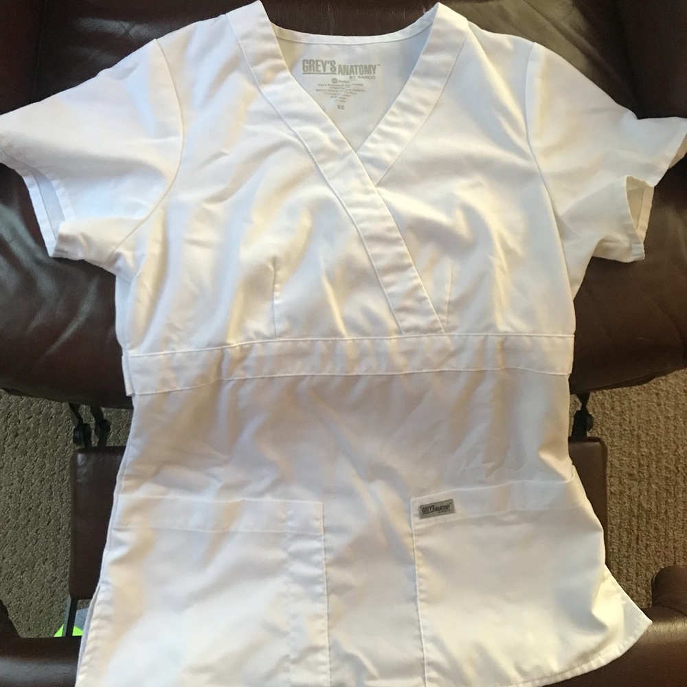 Grey’s anatomy white scrubs (top & bottom) size XS